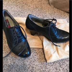 Barn careen Black leather oxford women’s shoes 6